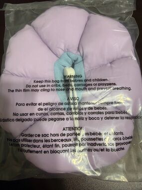 Plush Lavender Cat Bed with Blue Center - Soft Pet Cushion